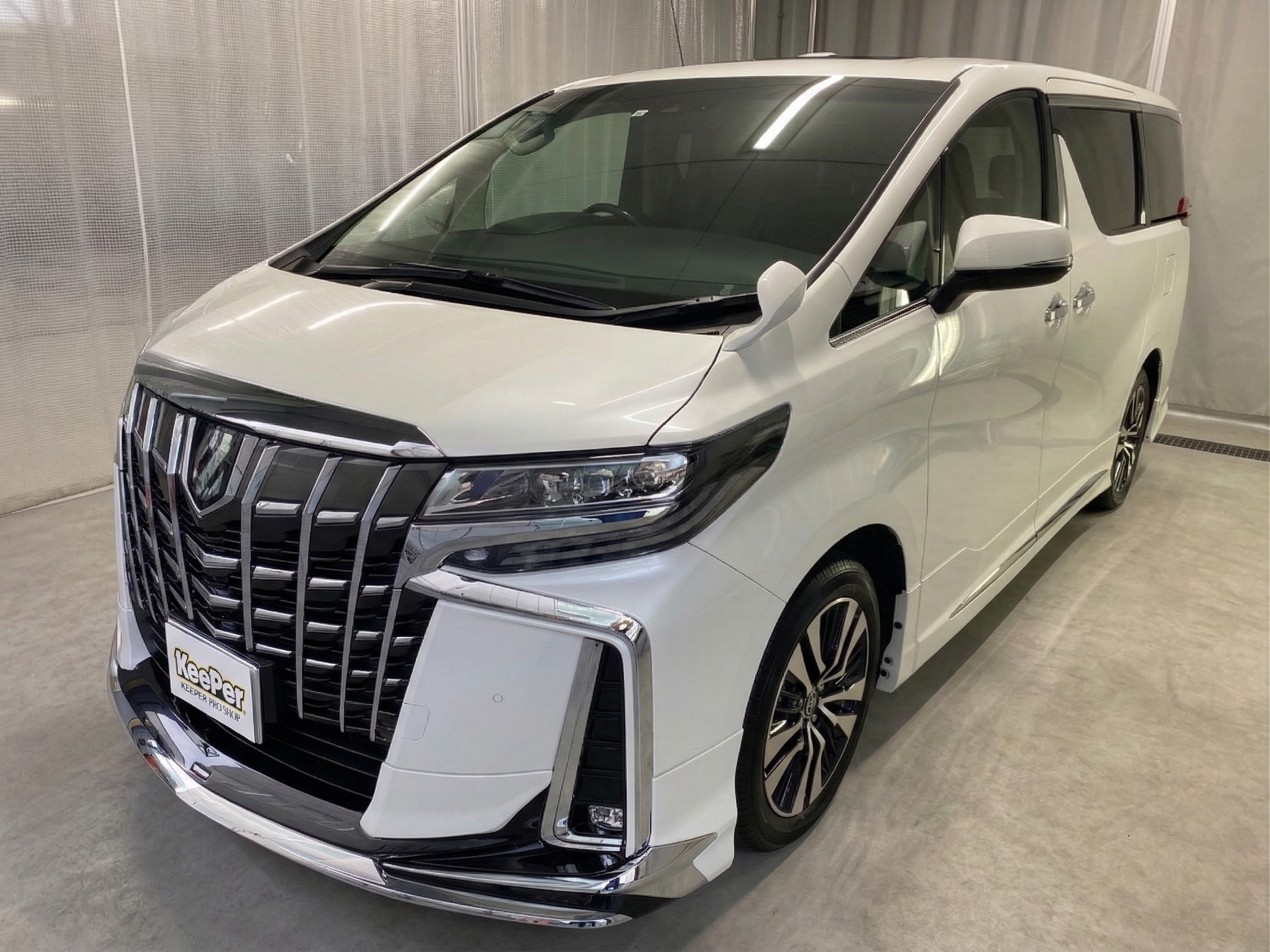 足立区で施工したトヨタ・アルファードの鏡面仕上げ