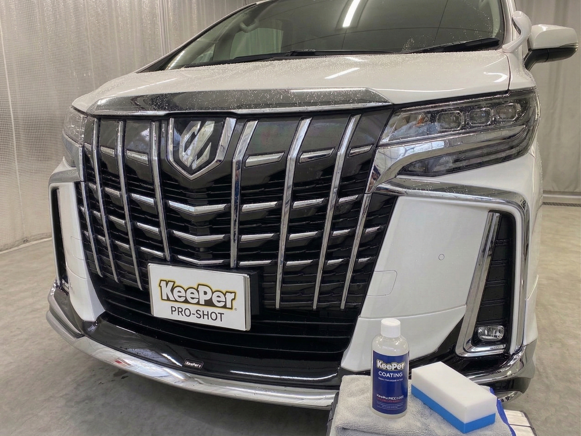 アルファードの複雑なフロントグリルへのコーティング施工