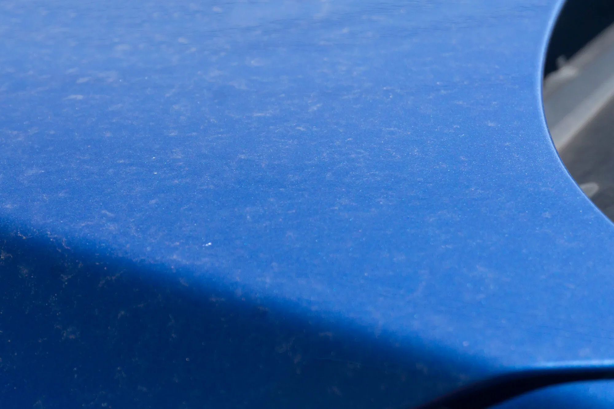 太陽光の下で見える水垢 雨染み